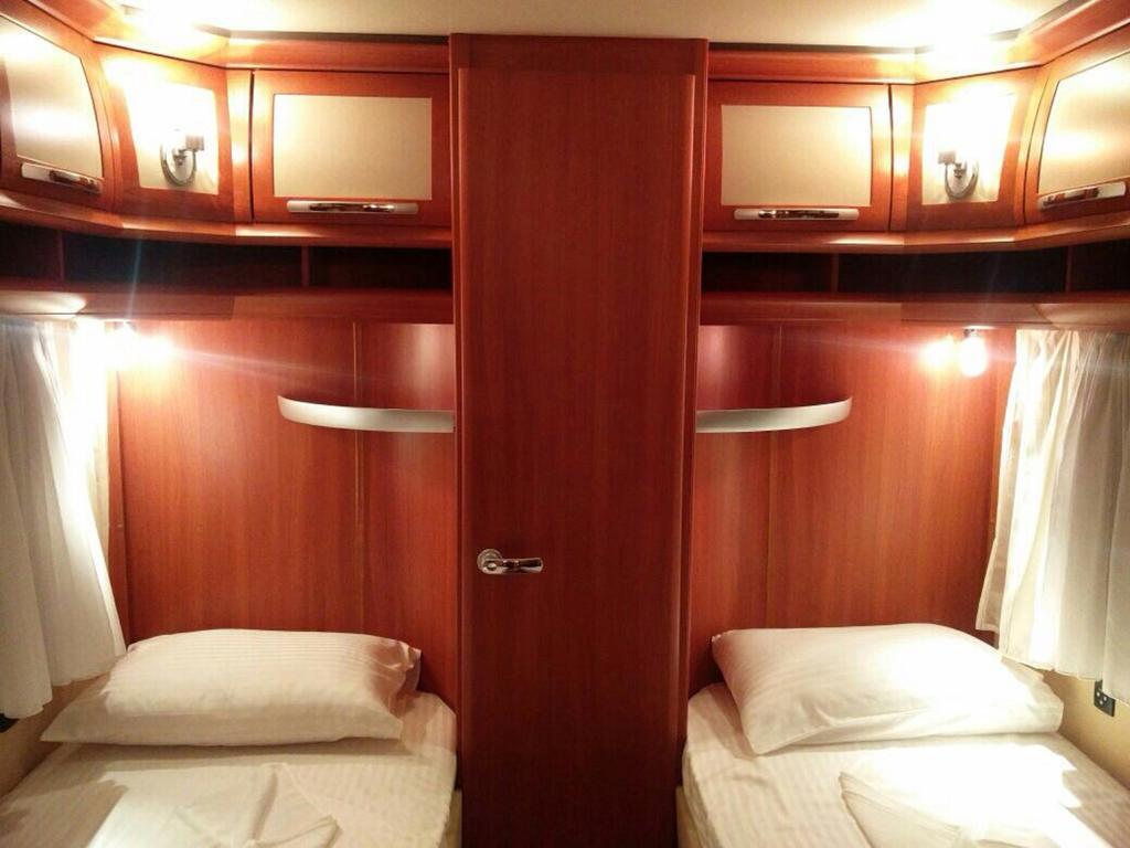 Go Outdoors Caravan Park 努沃勒埃利耶 外观 照片