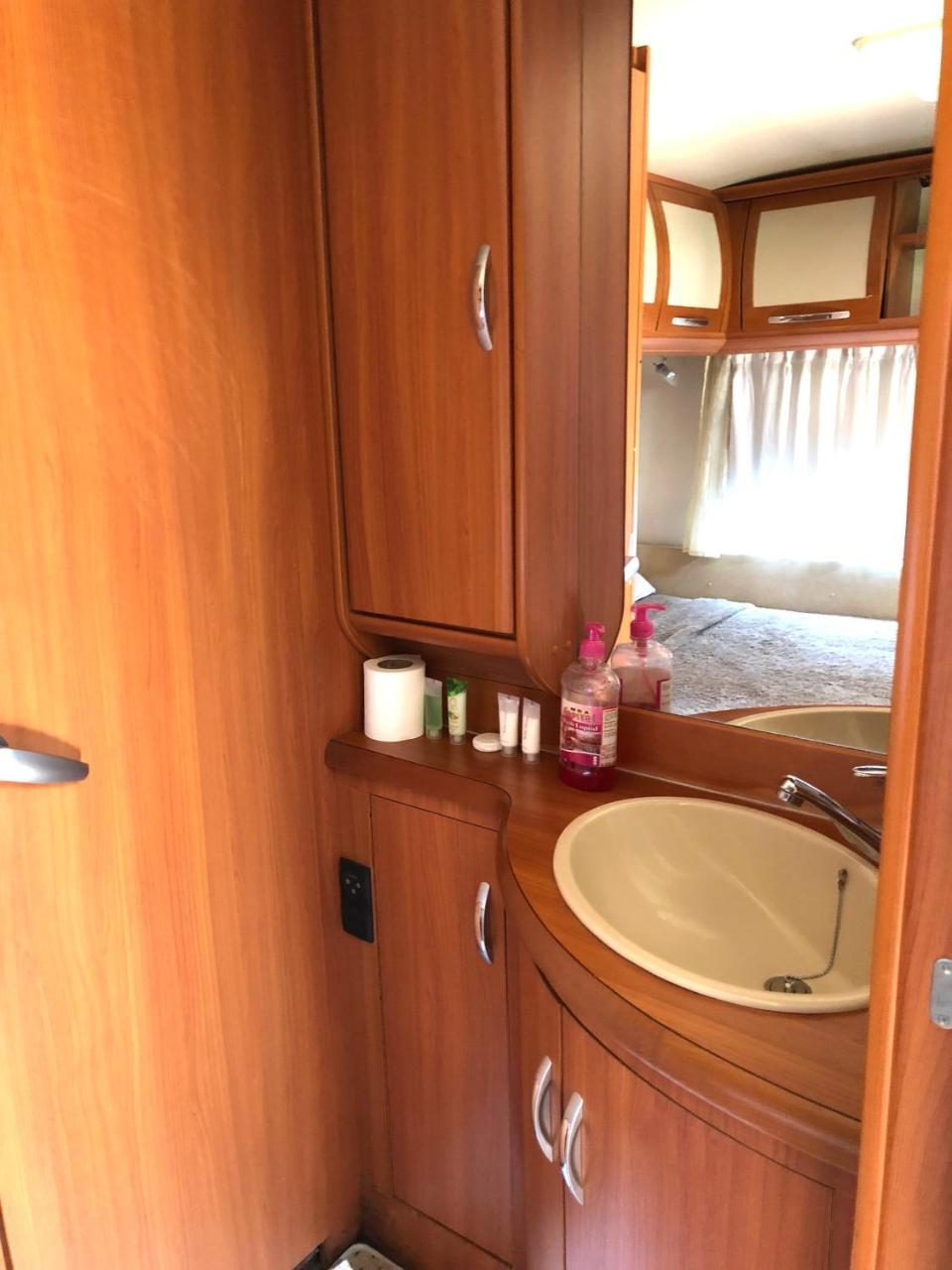 Go Outdoors Caravan Park 努沃勒埃利耶 外观 照片